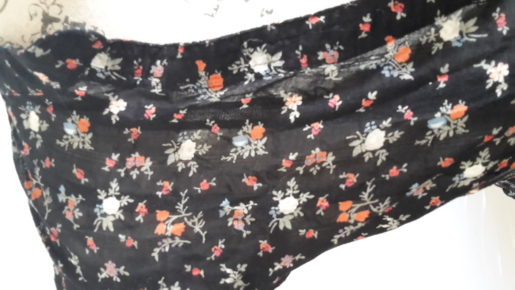 super süße Blümchen Bluse, schwarz