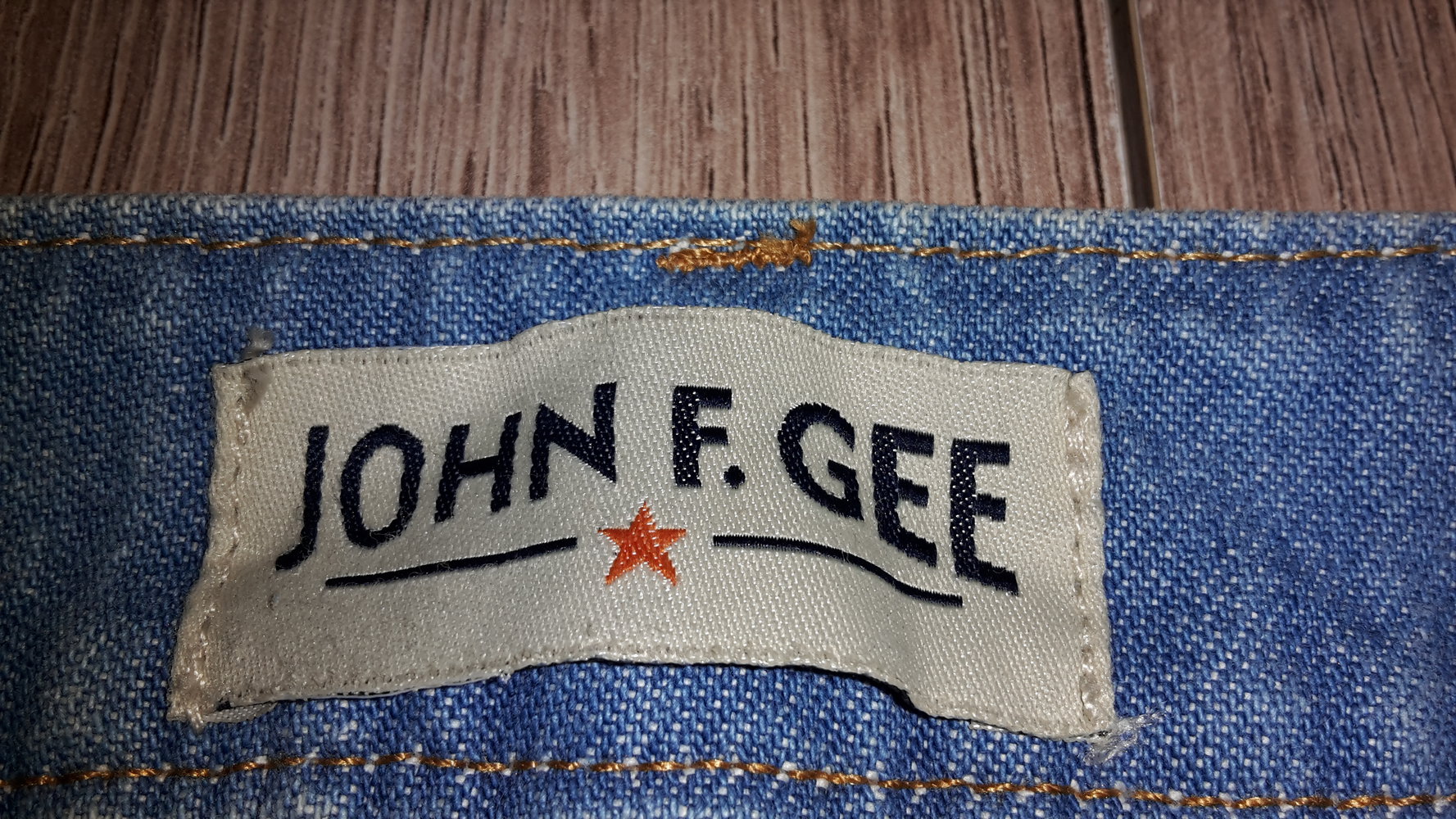 John F. Gee Gr. 34 Jeans Hellblau blau hight waist kornblumen 