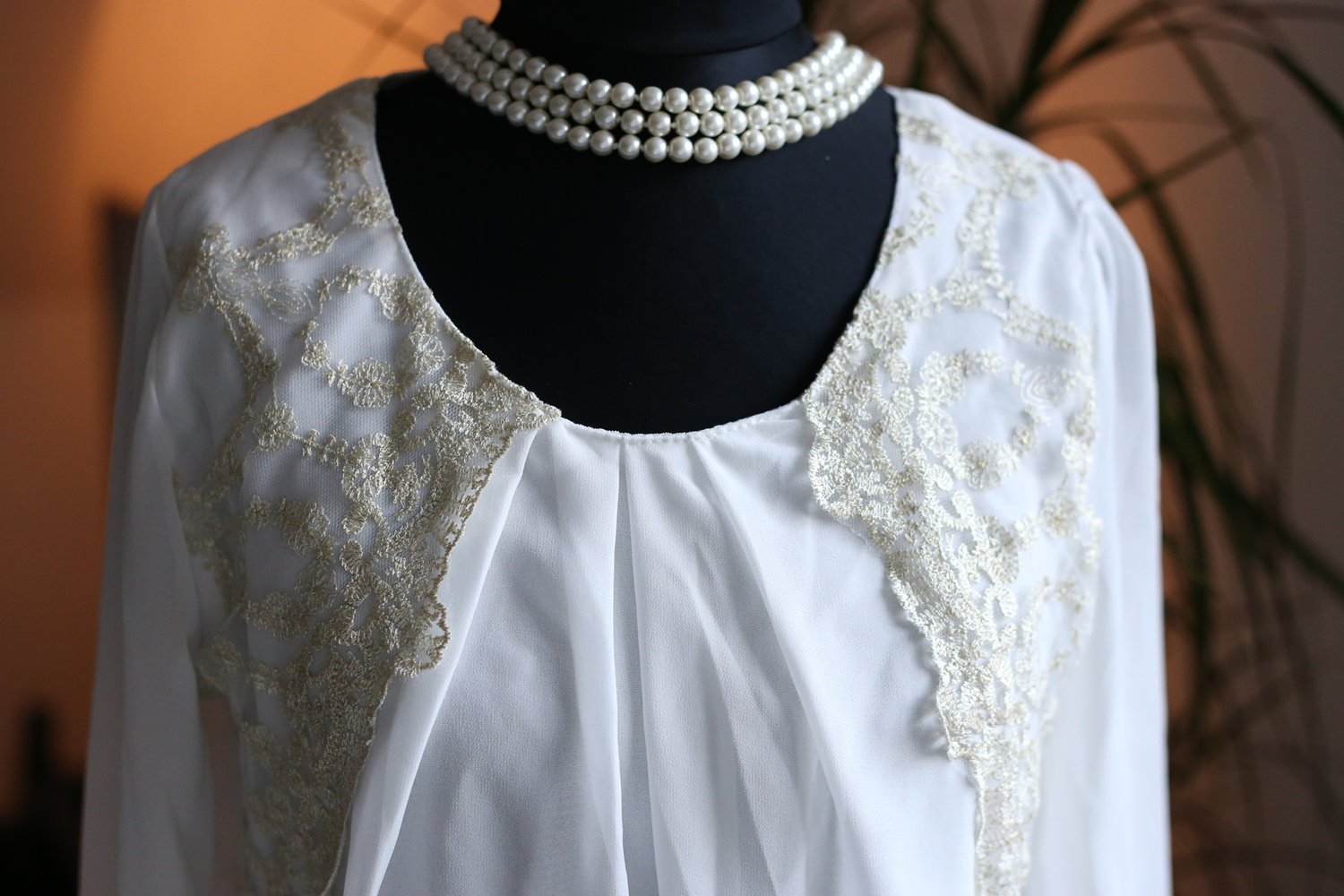 Weiße Bluse goldene Spitze 34 XS Chiffon