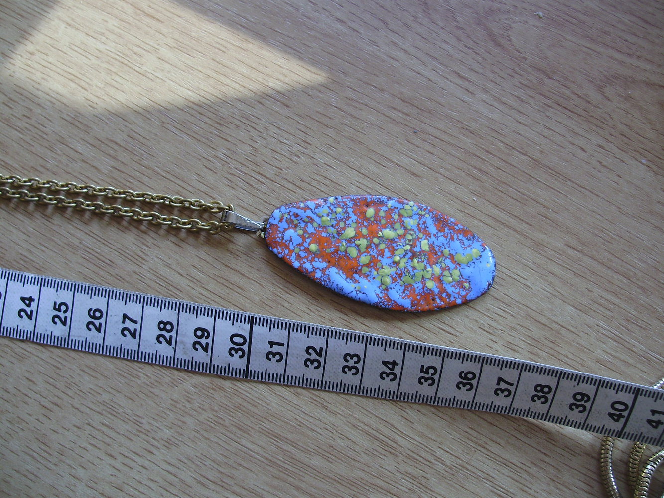 Kette golden massiv ( ca 60 cm) + Emailanhänger ( ca 6 cm)