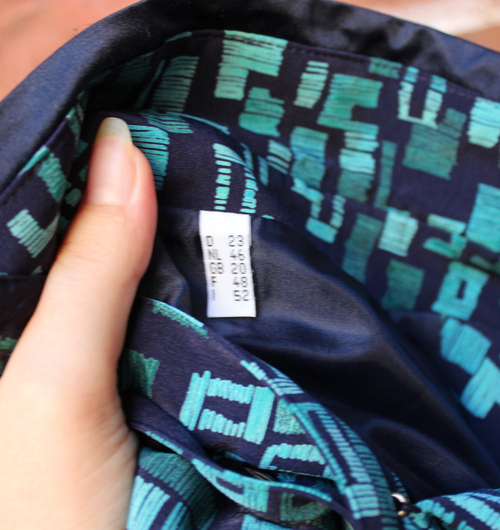 dunkelblau türkises Vintagekleid mit Muster, Kurzgröße 23 bzw. Größe 46