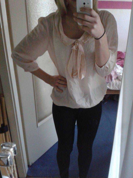Creme Farbende Bluse :)