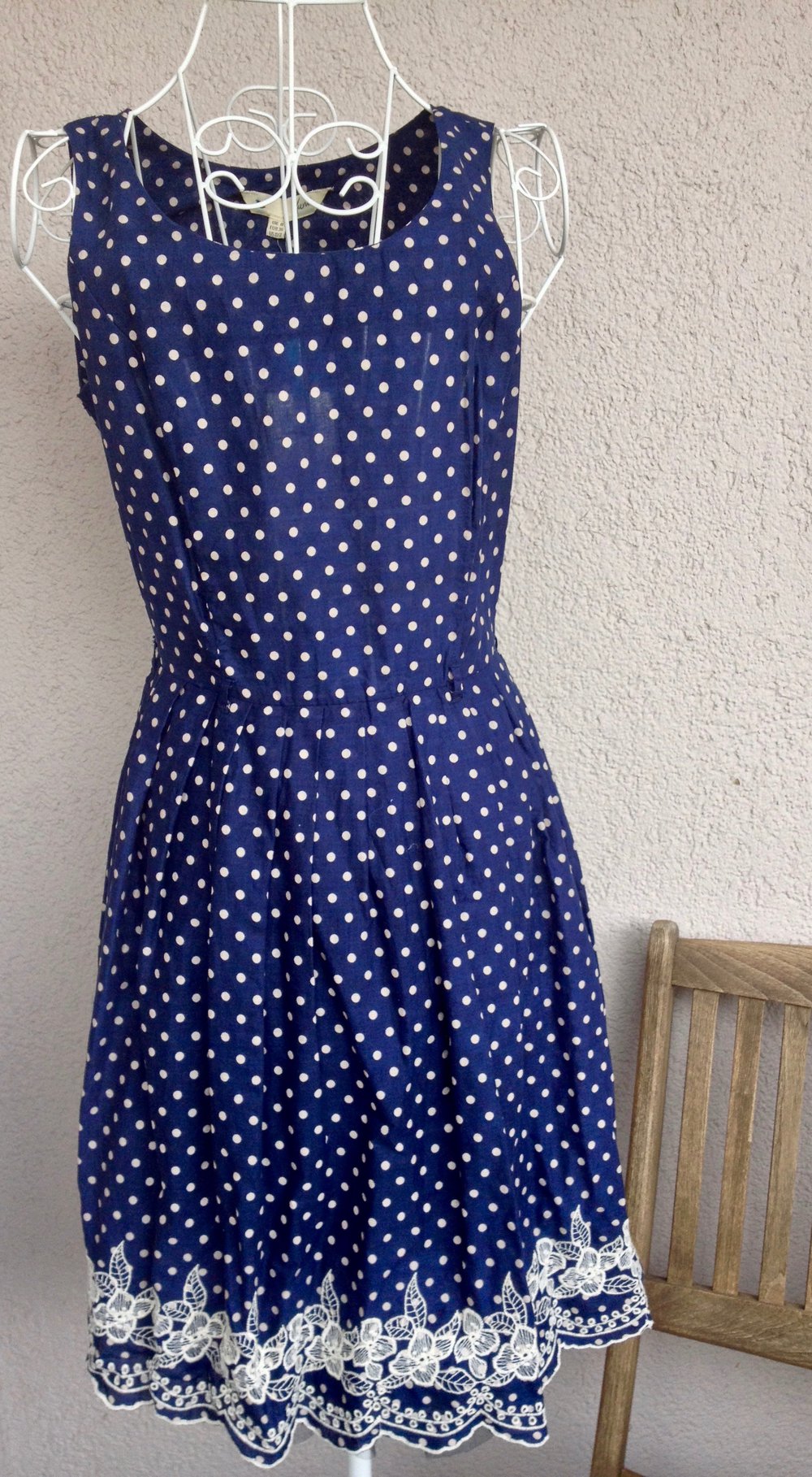 Neu! Wunderschönes Kleid mit Pünktchen und ausgestelltem Rock von Yumi