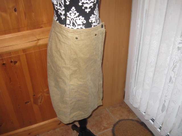 *** Schlichter Kordrock ***