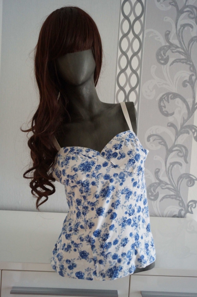 Schönes Top mit blauen Blumen M 38