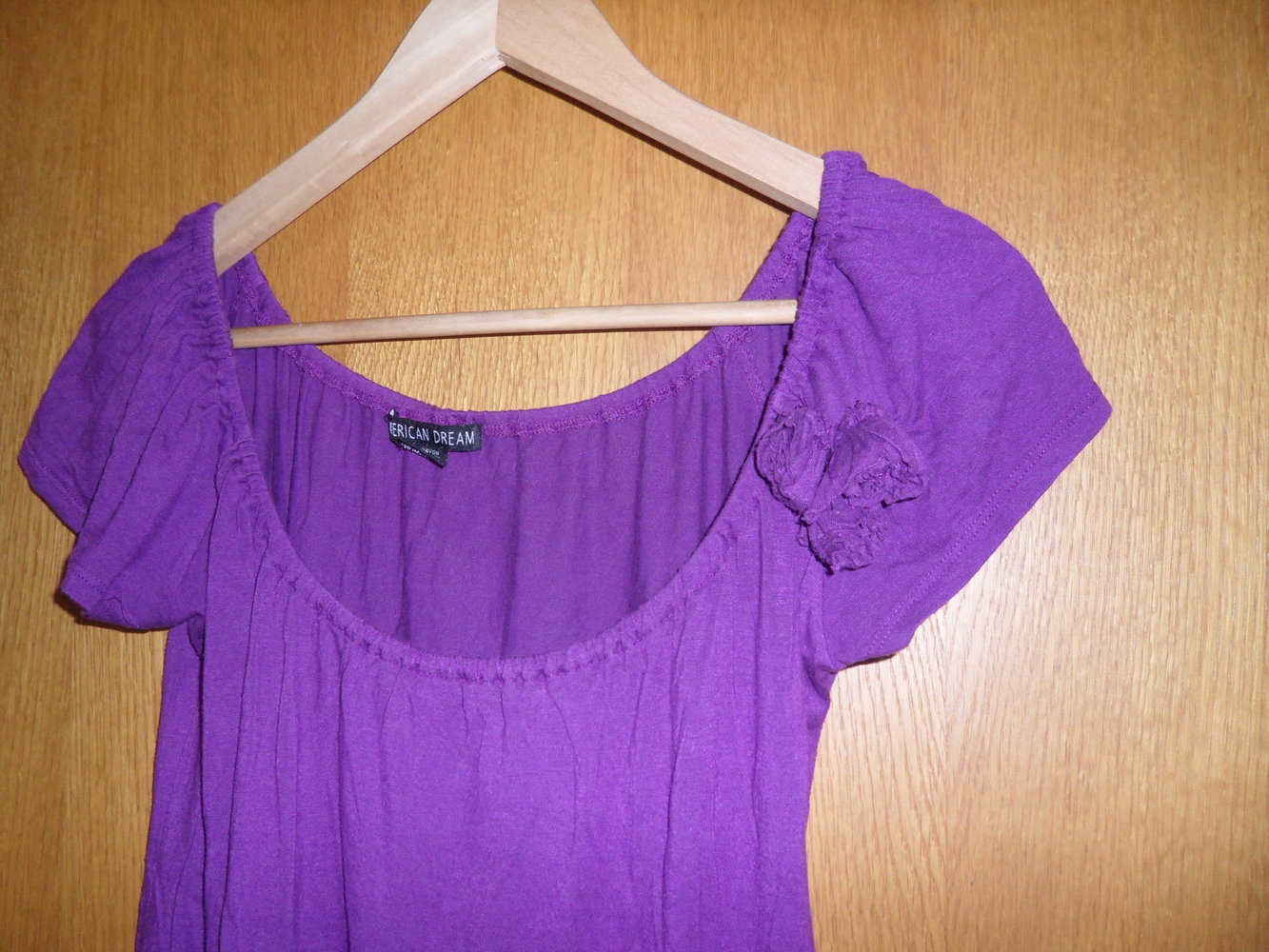 T-Shirt in lila mit 3 Stoffblumen