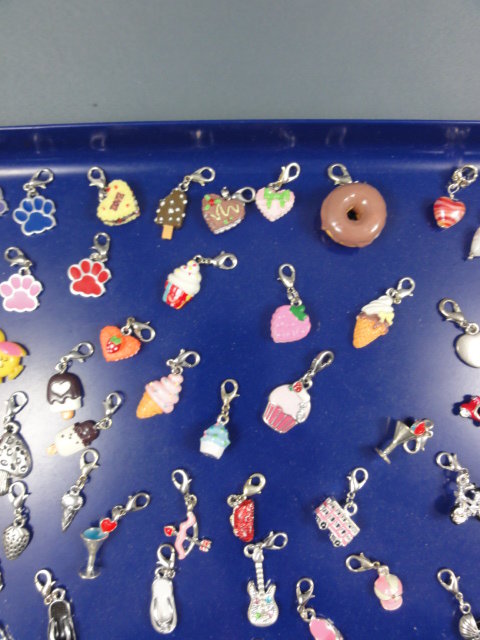 Totenkopf Anhänger Bettelarmband Halloween Charm NEU Scull Armband Kette süß