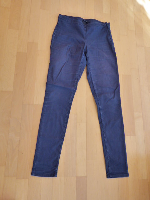 Dunkelblaue Röhrenhose Highwaist von H&M