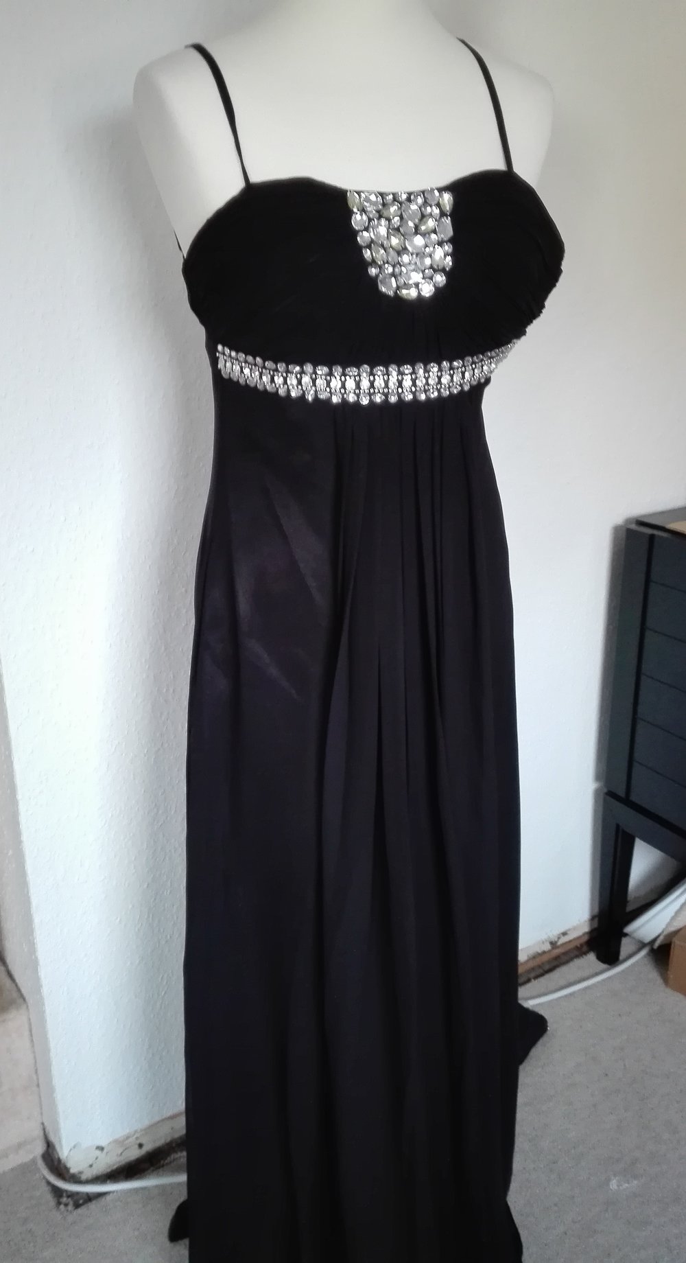 Schwarzes Abendkleid mit Silbernen Steinen