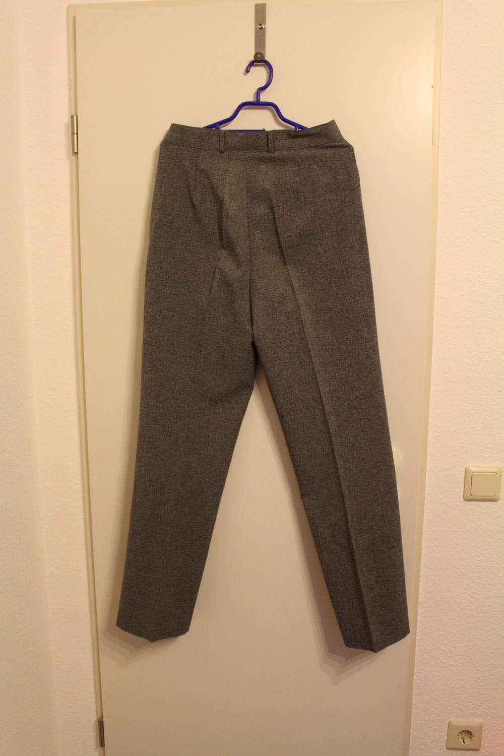 311. Damen Anzug von GO-IN, Gr. 38, Farbe grau