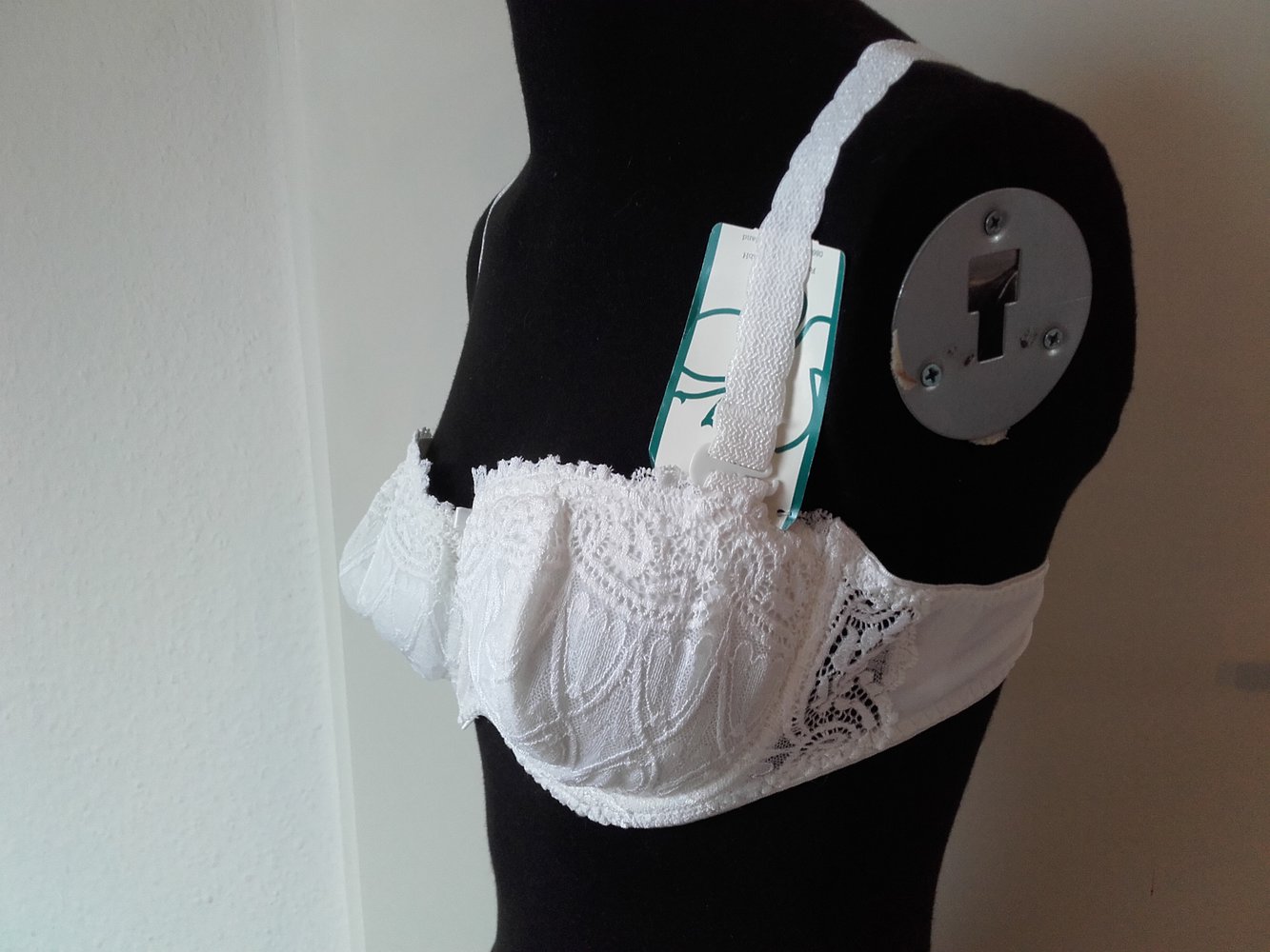 weißer BH mit Spitze von Format 90B, mit abnehmbaren Trägern