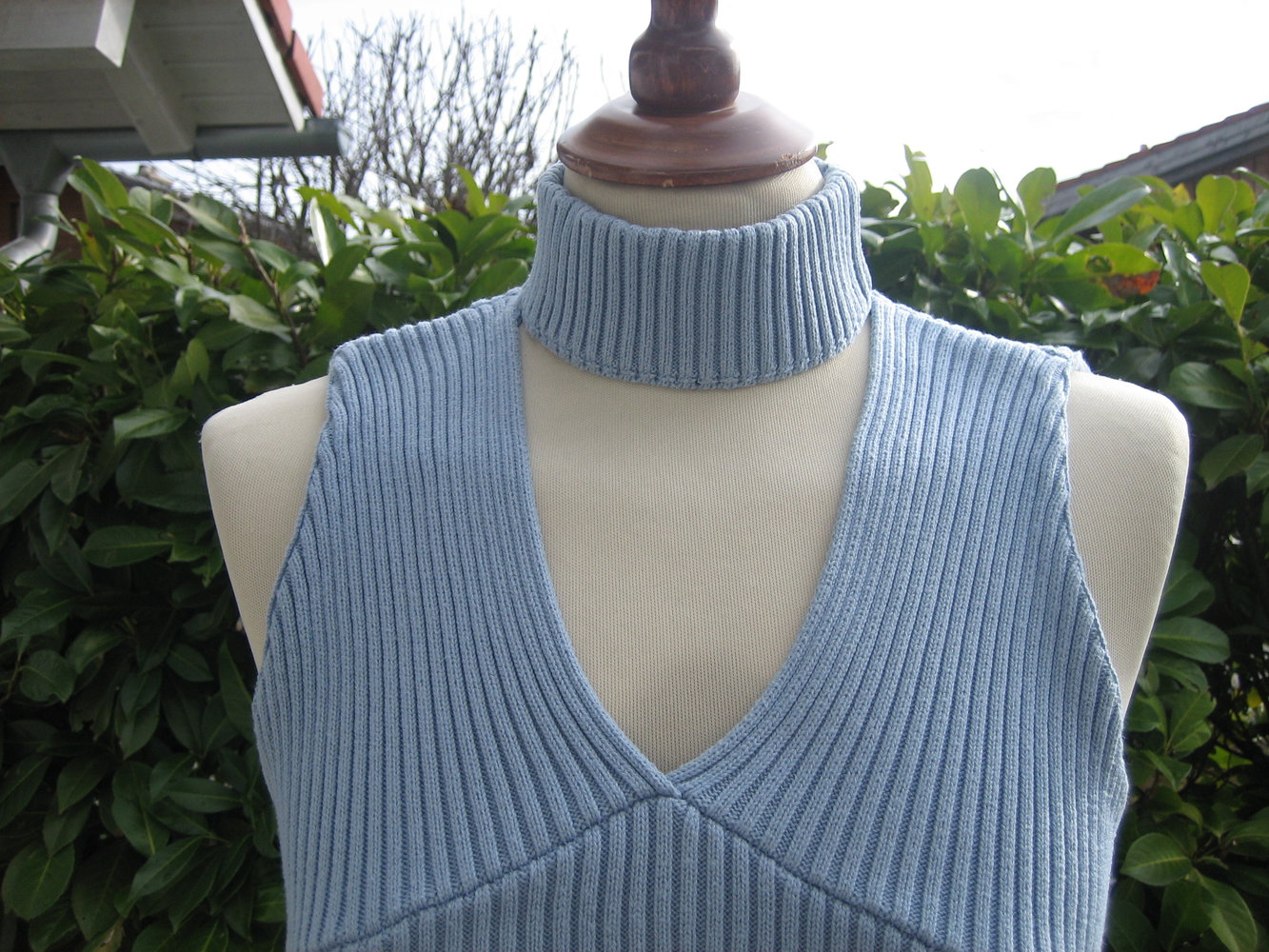 Aussergewöhnlich schöner Pulli Gr. 40, extravagantes, cooles Detail - abknöpfbarer Kragen!