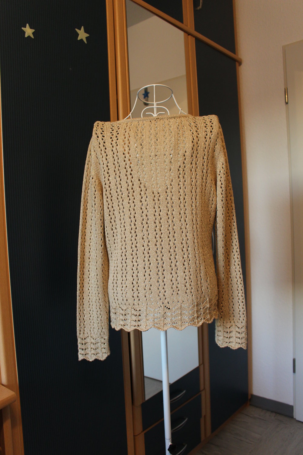 352. Festlicher Glitzer-Pullover von Heine, Gr. 40, beige