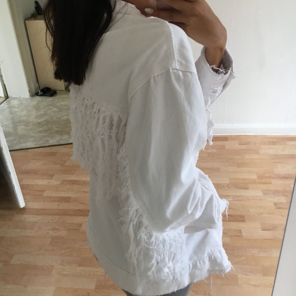 Destroyed Jeansjacke Fransen Blogger 