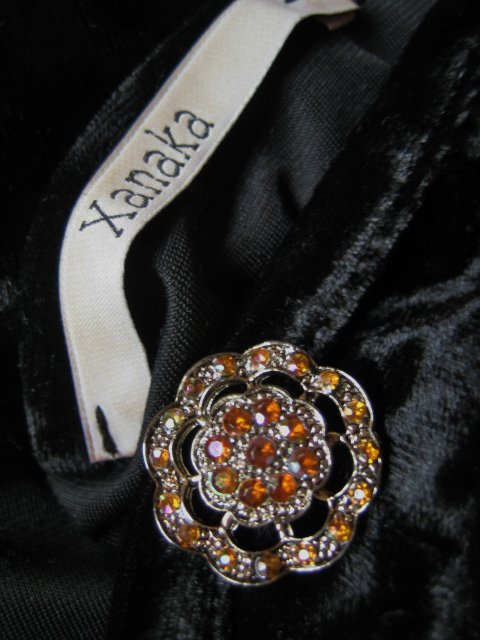 Bolero Jäckchen Pannesamt schwarz Schmuckknopf