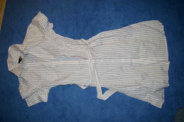 Tunika, weiß mit roten und blauen Streifen, Größe 38