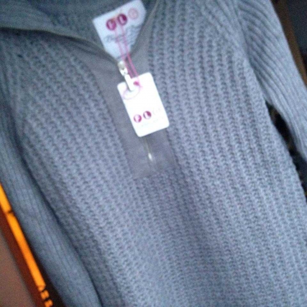 Neues Strickkleid in grau, Größe S/M von Flashlights