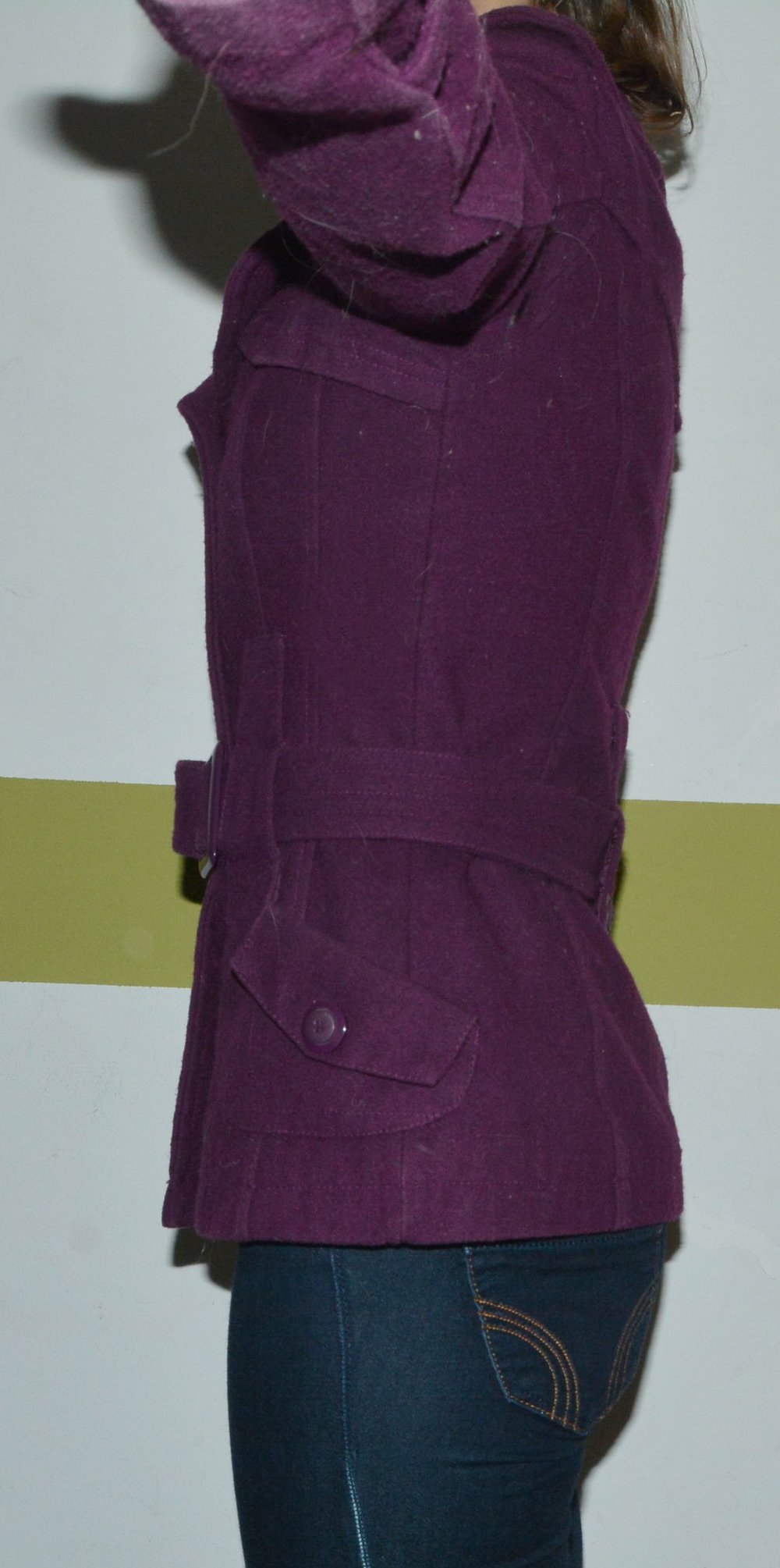Violetter taillierter Mantel 