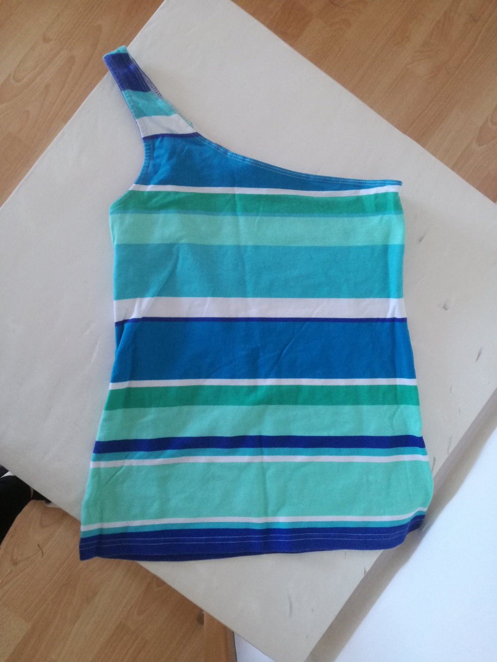 Buntes Sommertop in Aqua - blau Tönen // One Shoulder