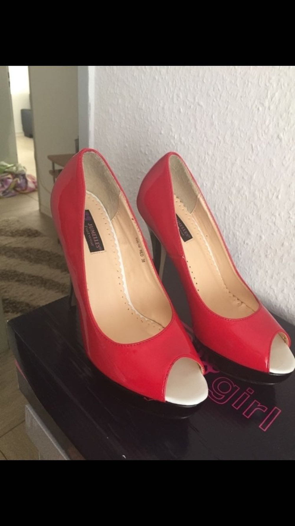 Rote hohe Schuhe 