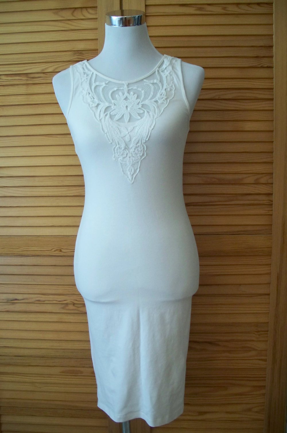 H&M// Creme-farbenes Kleid mit Spitze im Dekolleté Gr. S