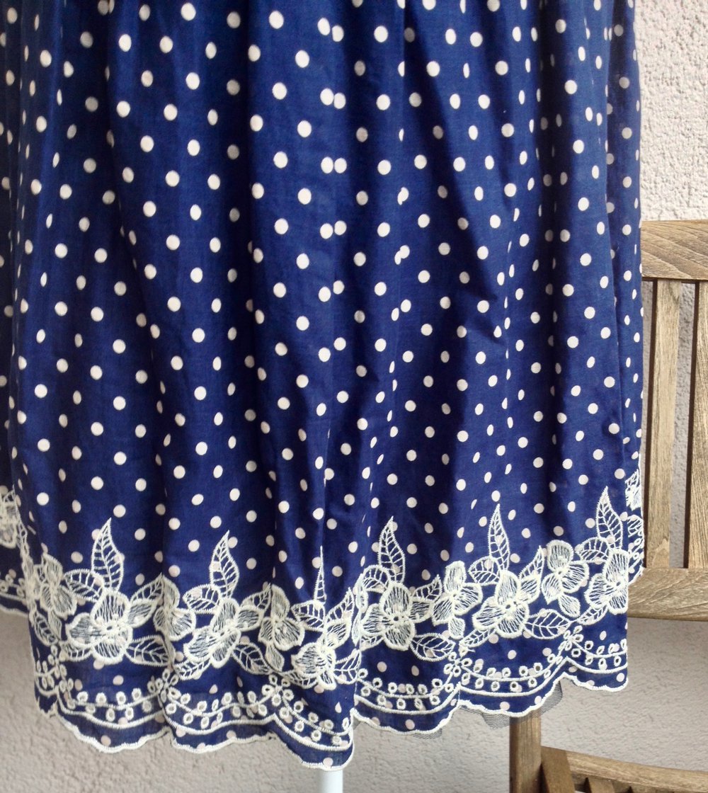 Neu! Wunderschönes Kleid mit Pünktchen und ausgestelltem Rock von Yumi