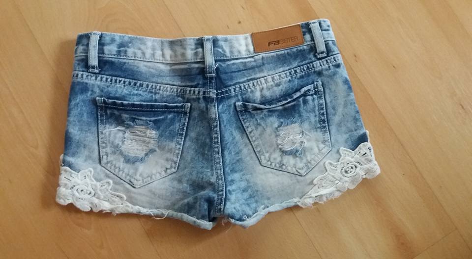 Jeans Hotpants Gr.XS 34/36 Stickerei blechaed FB sister destroyed