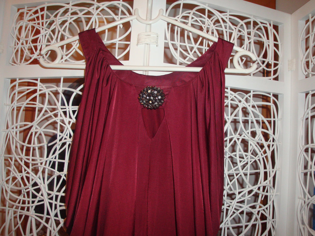 schickes dunkelrotes Oberteil