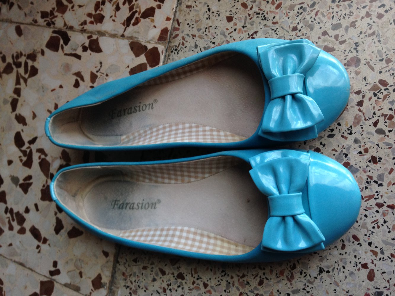 Schuhe hell blau 37