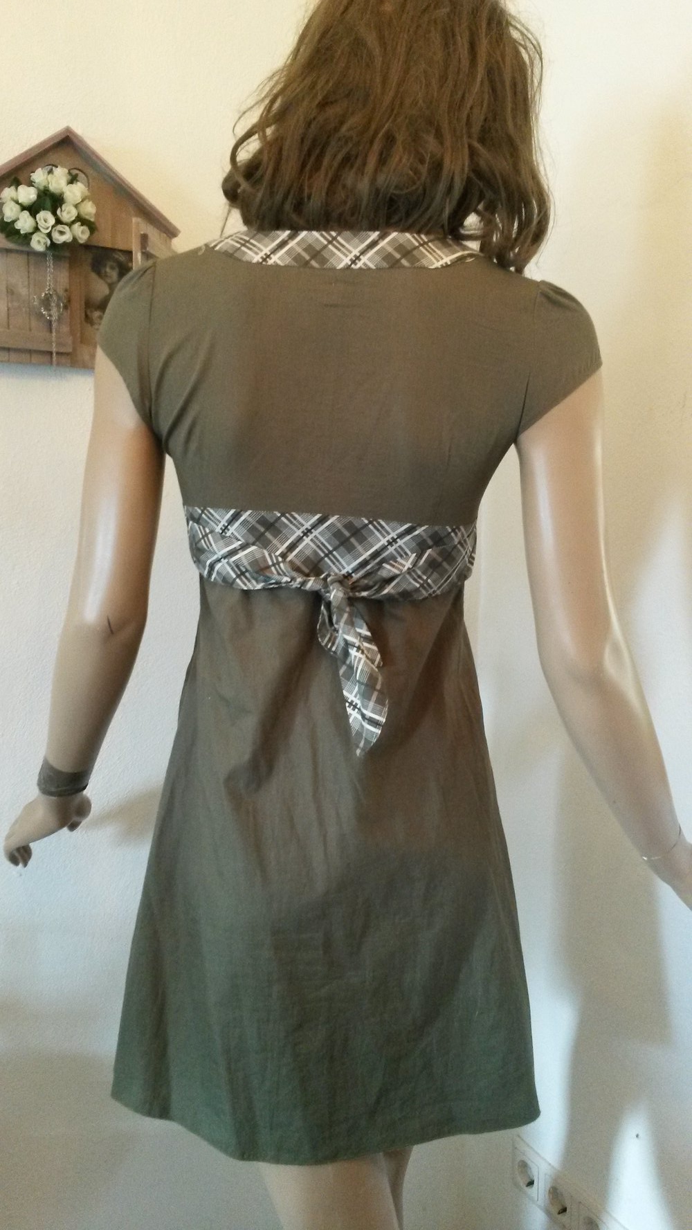 Khakigrünes Kleid von Alprausch 