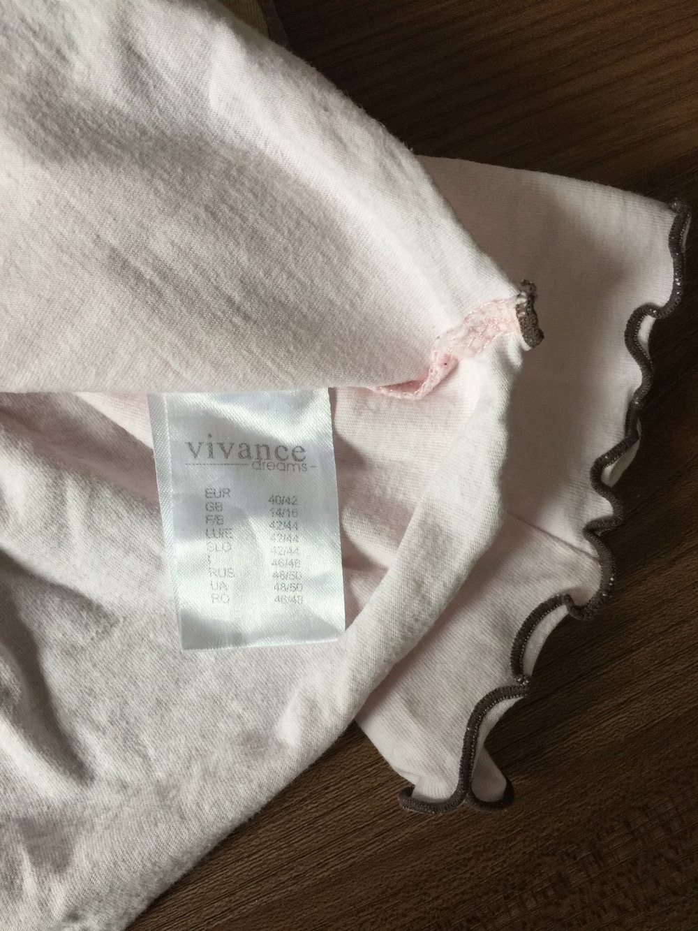 Flower Power-Blumen-Schlafanzug mit Rüschenrand