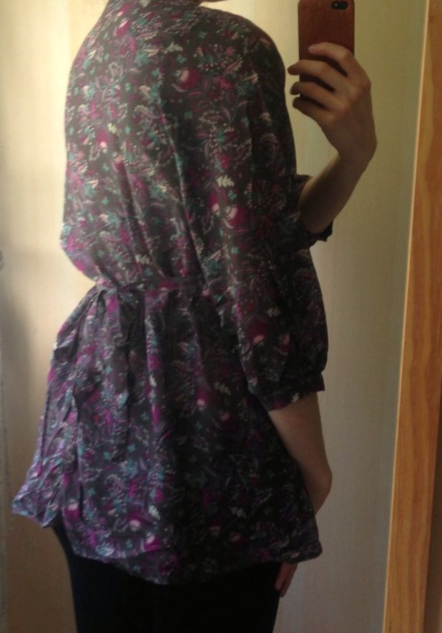 Tolle Bluse mit lila Blumenmuster