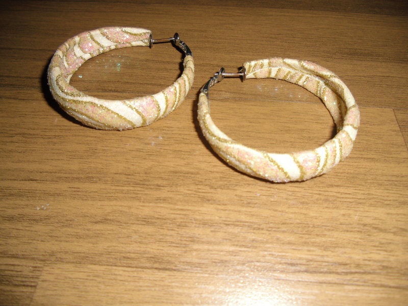 Beige Glitzer-Ohrringe