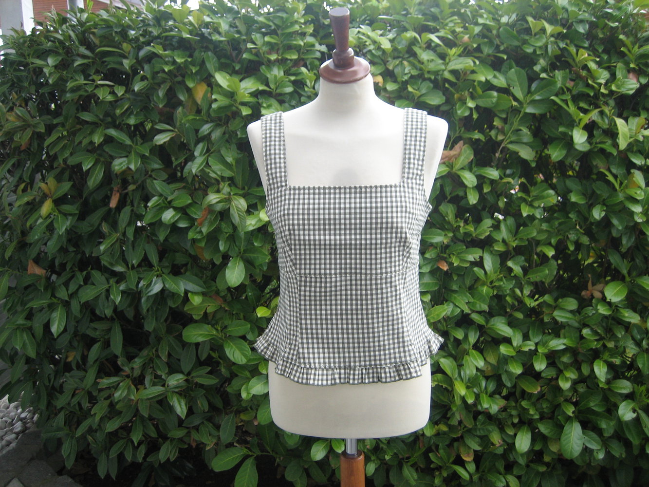 Bezauberndes, hochwertiges Mieder-Top Gr. 38, tolles - formendes Material - mit Reißverschluss!