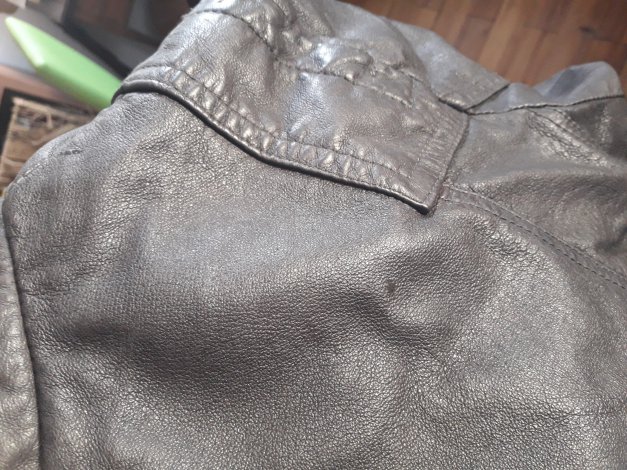 kurze Lederjacke, dunkelbraun