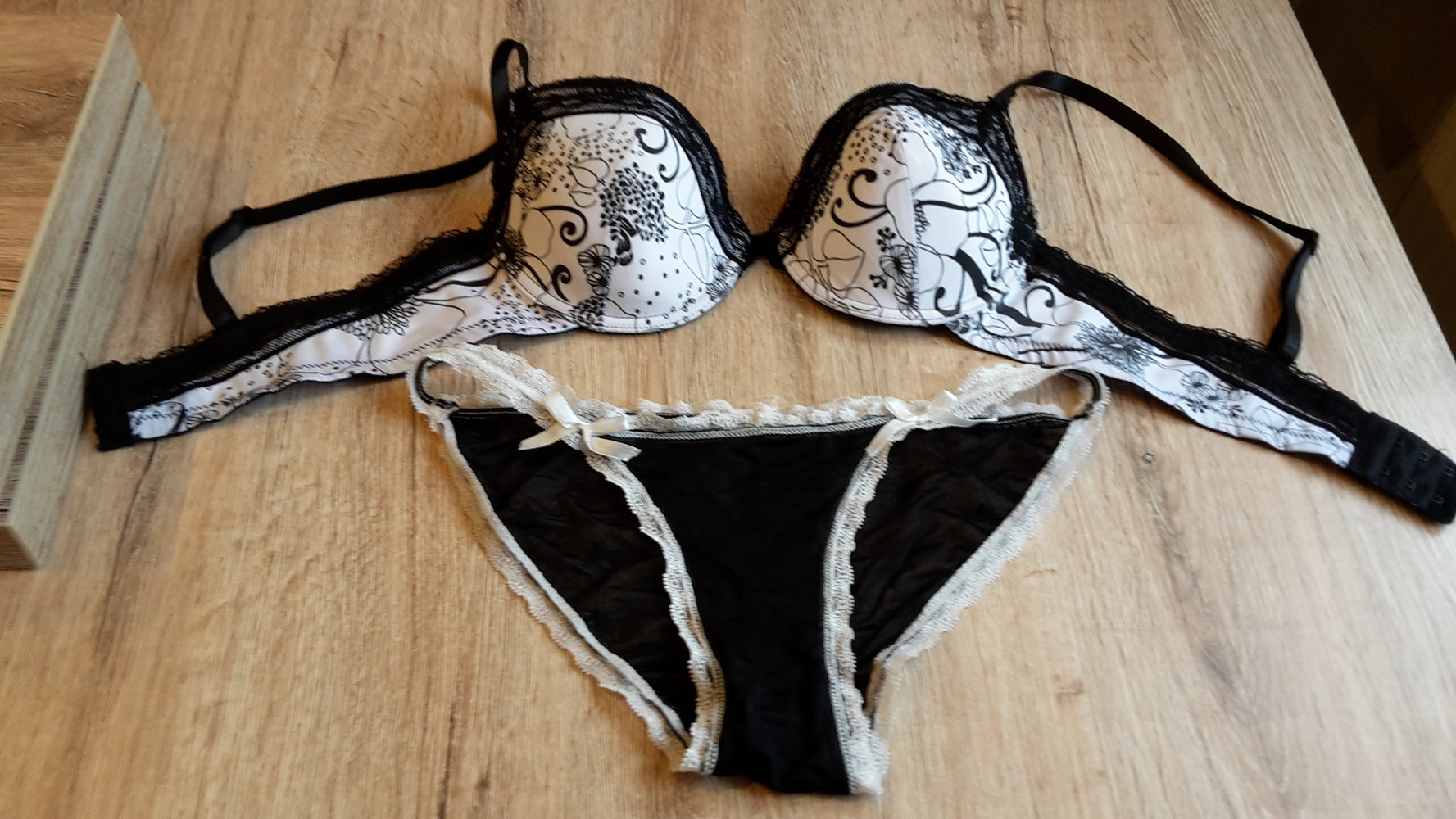 UNGETRAGEN sexy Pushup BH - Ornamente