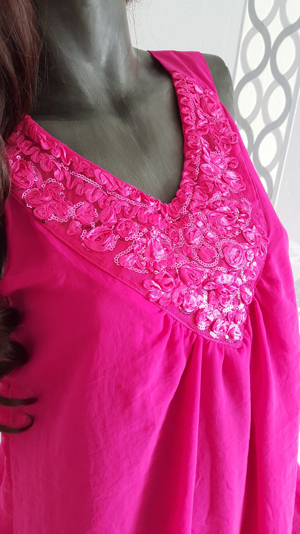 Schönes Kleid mit Blumen bestickt pink magenta ausgez. M / L 38 40 passt jedoch auch bei 42 XL