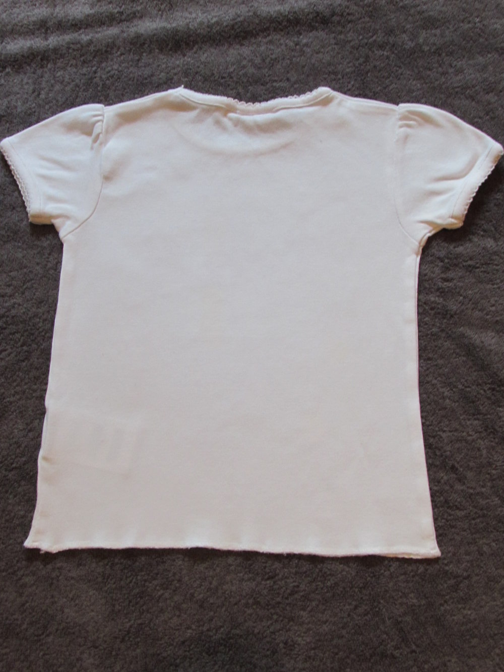 weißes T-Shirt 