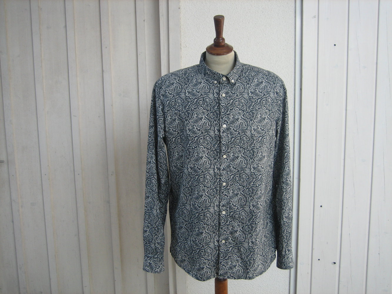 Topmodisches Hemd G. 39/40, starkes Paisley-Muster blau/weiß, NEU