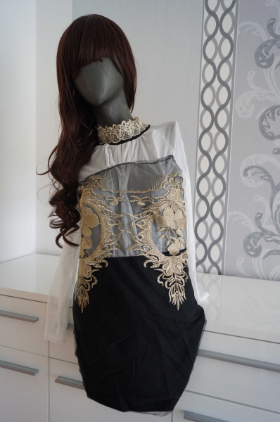 Schönes kurzes schwarz weißes Kleid mit goldener Bestickung S M 36 38