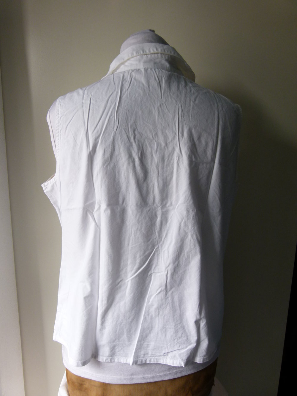 Ärmellose Bluse mit Blumen- Stickerei, weiß braun khaki, Boho Mori Landleben Goa Festival Sommer