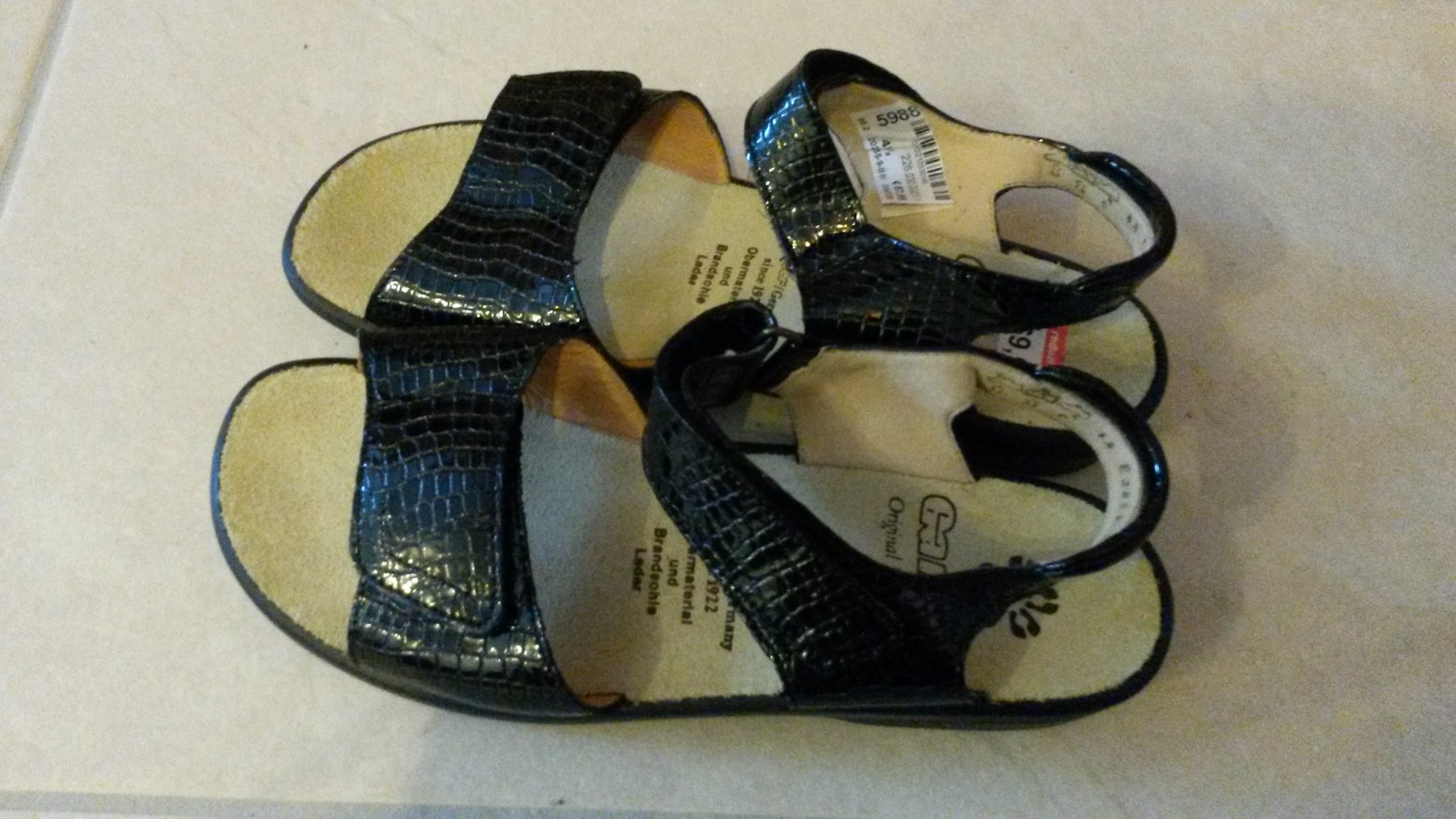 Schwarze Sandalen mit 
