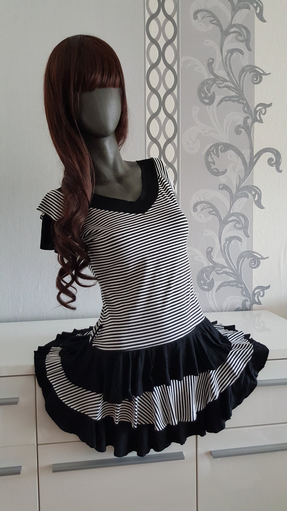 Schwarz weiß gestreiftes Sommer Kleid mit 3 Lagen Rock ausgez. XL / XXL passt eher XL / L 42 / 40