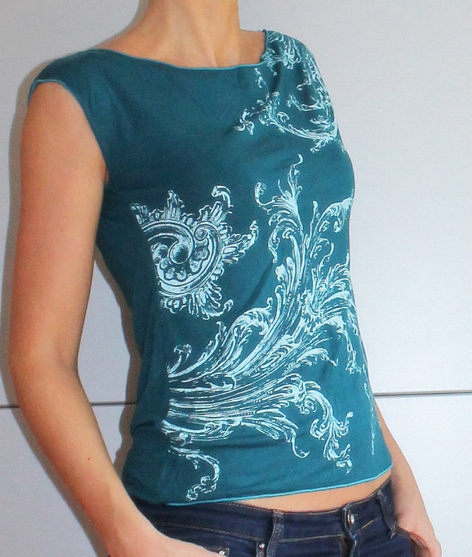 schönes Oberteil / Top / T-shirt mit Aufdruck in petrol