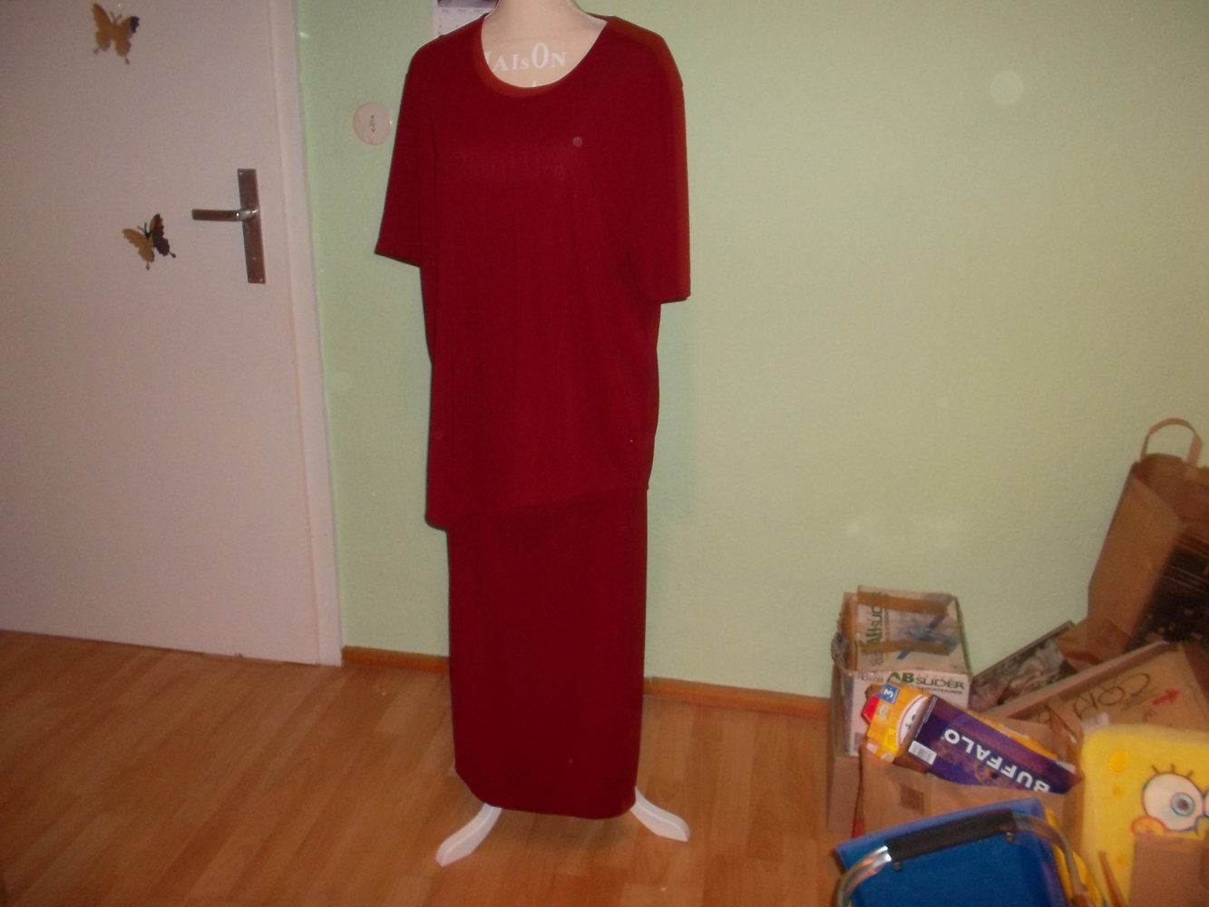 schönes rotes kostüm in grösse 40