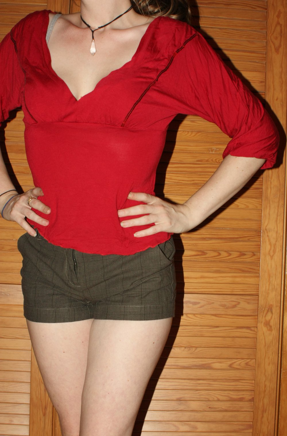 3/4 Arm Top / Shirt, rot, Pailletten, unten enger oberhalb im Brustbereich lockerer sitzend