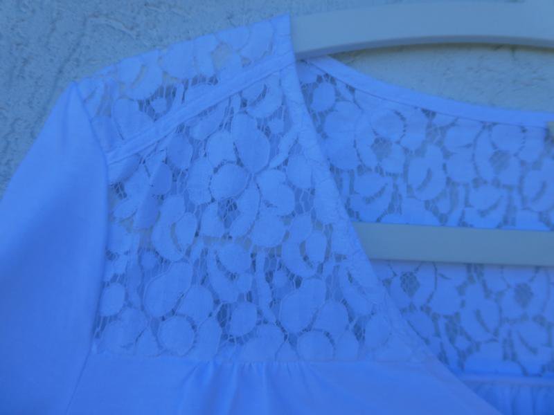 NEU – Esprit  – Bluse, weiß mit Stickereien