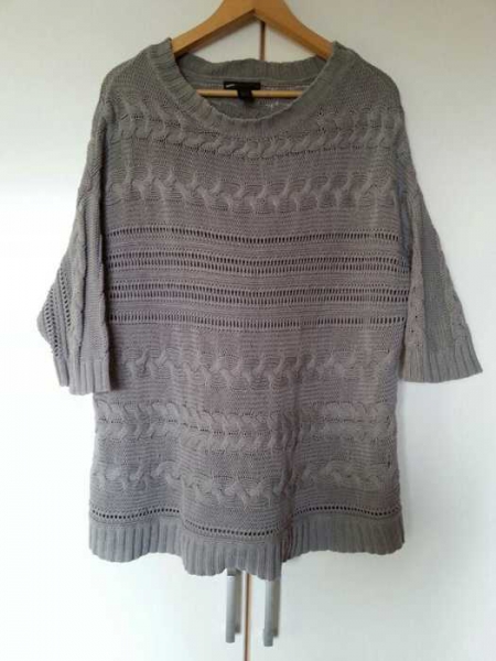 Grauer oversize Strickpulli