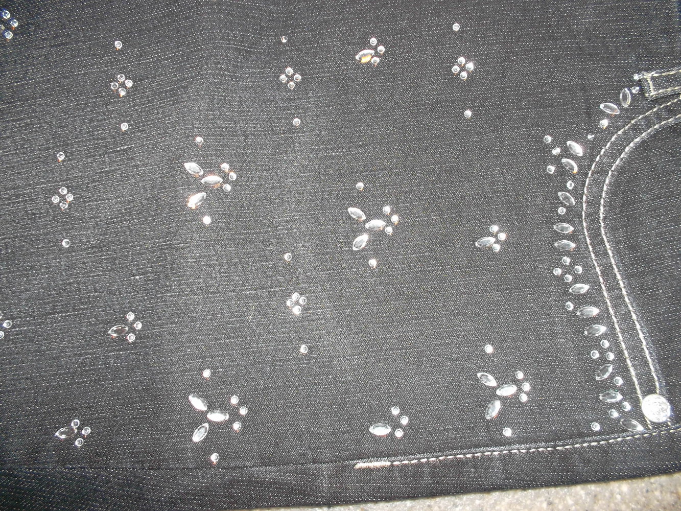 neue schwarze hose,mit steinchen,gr. 38