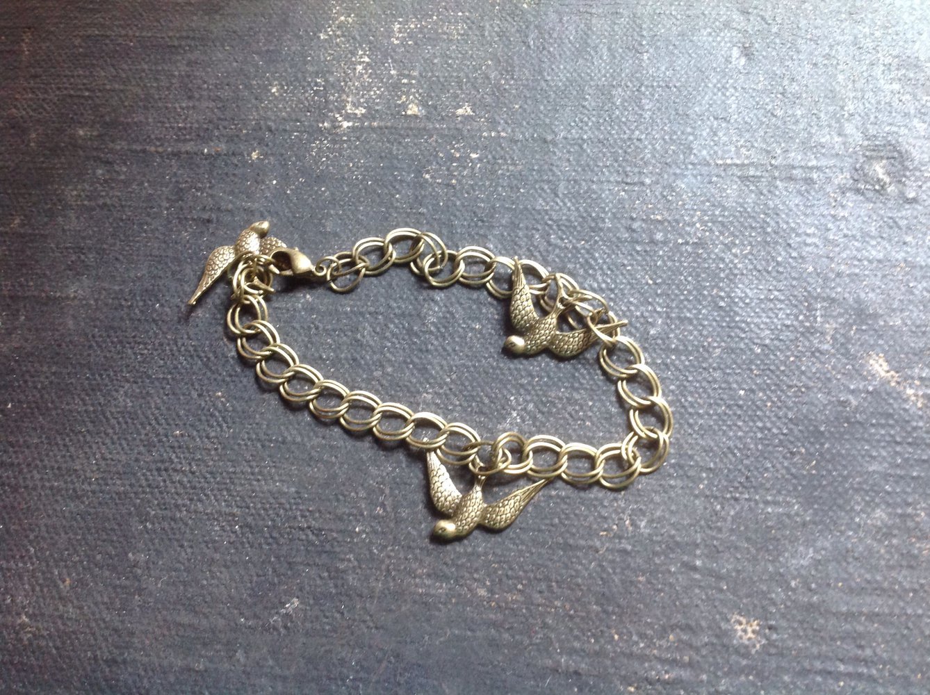 Armband mit Schwalben